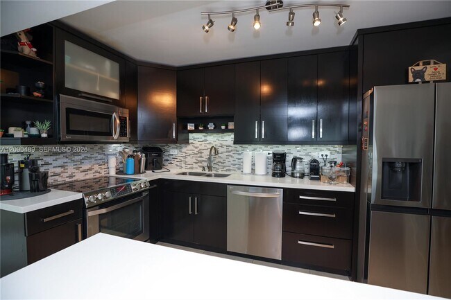 Building Photo - 7135 Collins Ave
