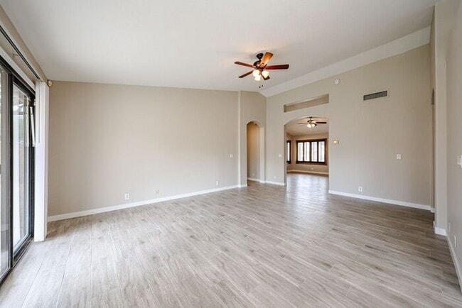 Building Photo - Welcome to this Charming 3 BEDROOM , 2 BAT...