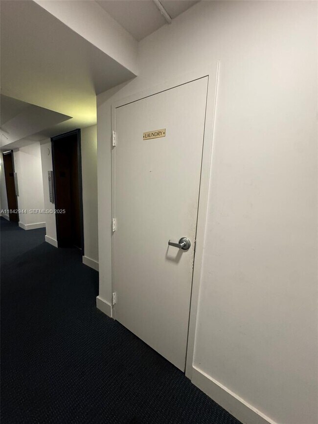 Building Photo - 2715 Tigertail Ave