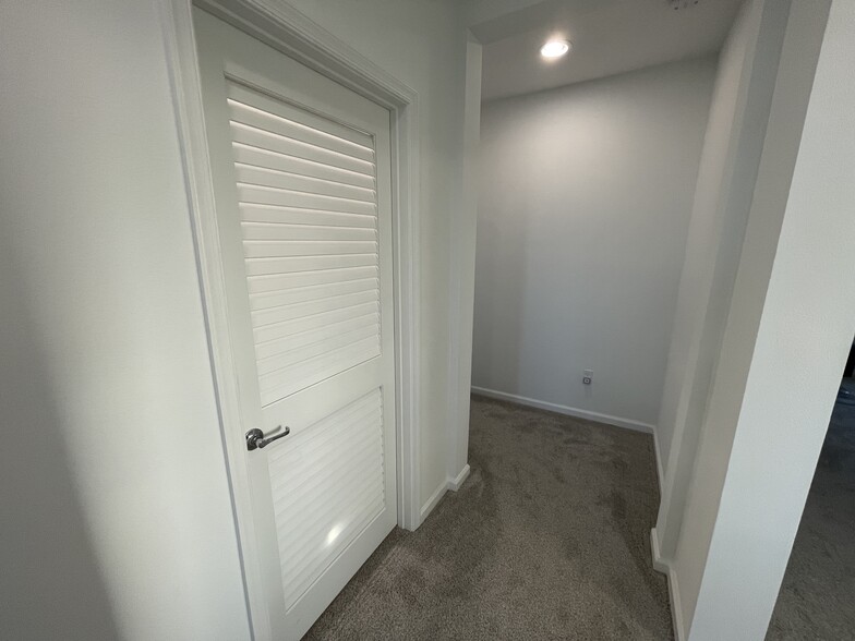 Building Photo - 11621 SW Lyra Dr