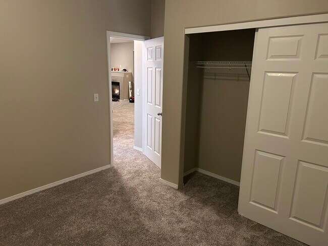 Building Photo - 1146 Elm St NW