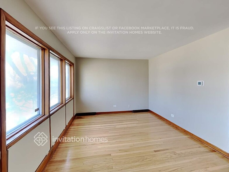 Building Photo - 8834 S Troy Ave