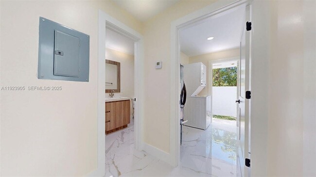 Building Photo - 3801 SW 132nd Ave