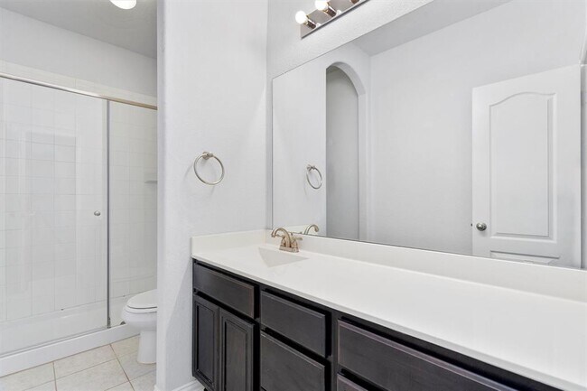 Building Photo - 497 Esperanza Dr