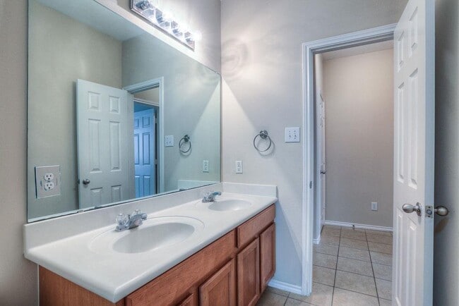 Building Photo - 16619 Whitaker Creek Dr