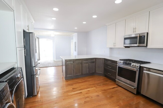 Building Photo - 1709 Oak Dr