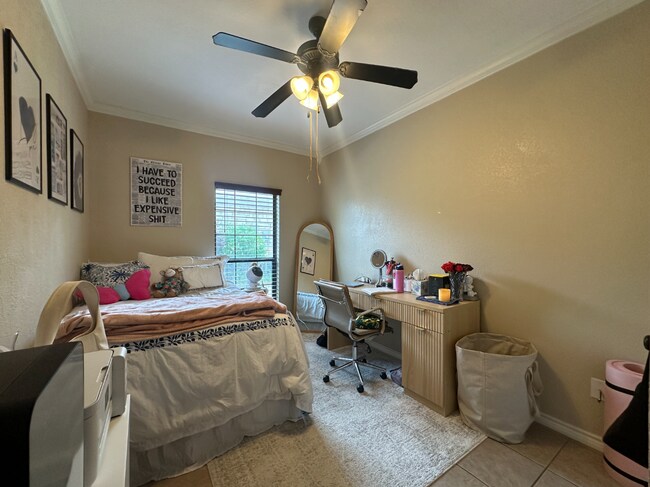 Building Photo - 221 Gurley Ln