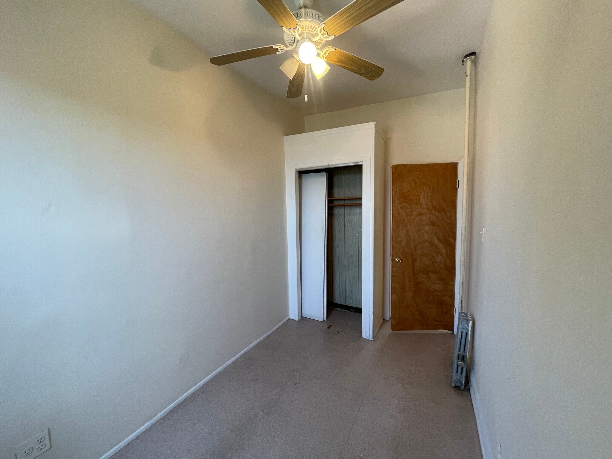 bedroom - 98 Bristol St