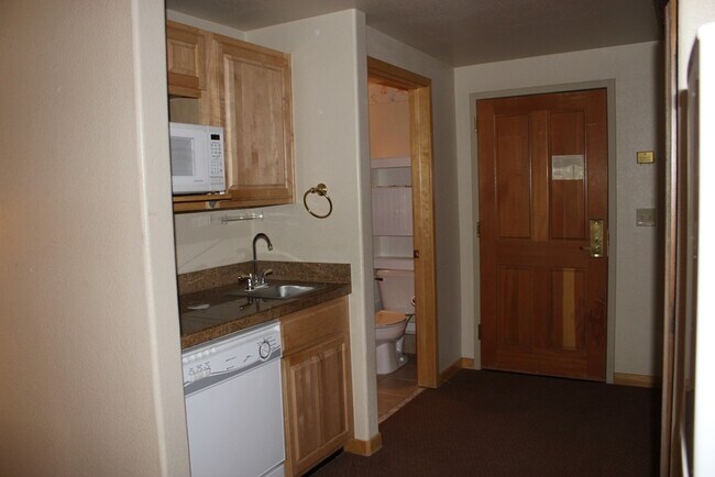 Building Photo - Gateway Condo - Fantastic Studio Unit close to Lifts & All Utilities Included