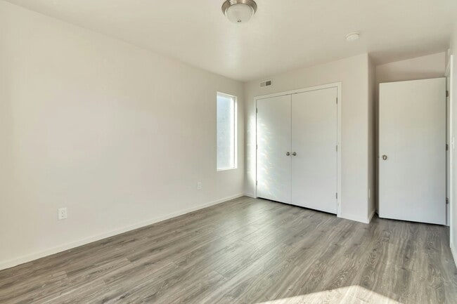 Building Photo - 11611 Alexandria Dr