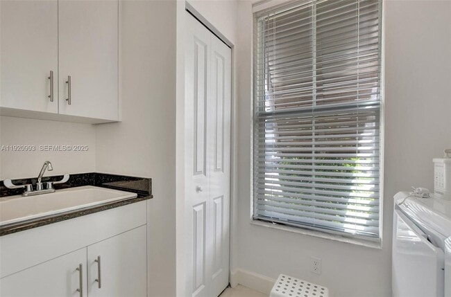 Building Photo - 6657 Quiet Wave Trl