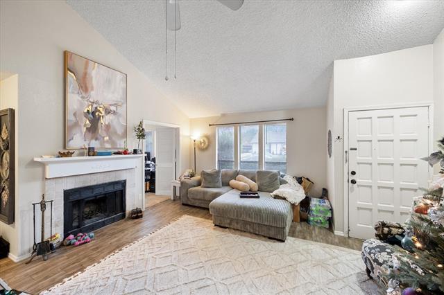 Building Photo - 2920 Hilltop Dr