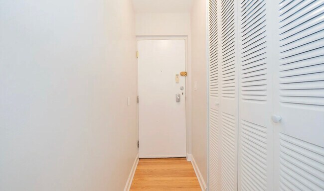 Building Photo - 2201 N Cleveland Ave