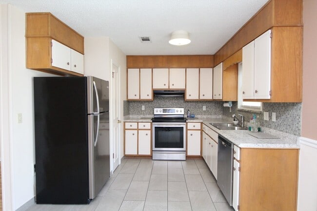 Building Photo - Milton Home with Modern Kitchen, Open Livi...