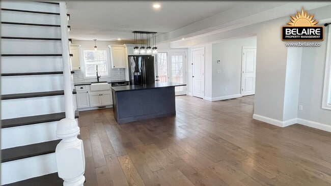 Building Photo - Cozy Country Living