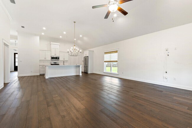 Building Photo - 925 Charleston Loop