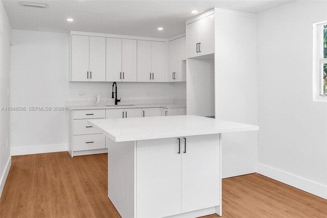 Building Photo - 1046 Jann Ave