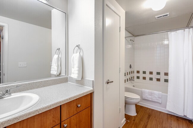 Building Photo - 3001 Esperanza Crossing