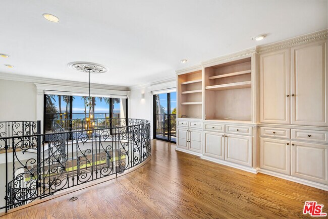 Building Photo - 833 Ocean Ave