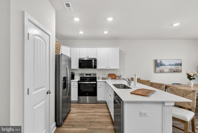 Building Photo - 37 Wisdom Ln