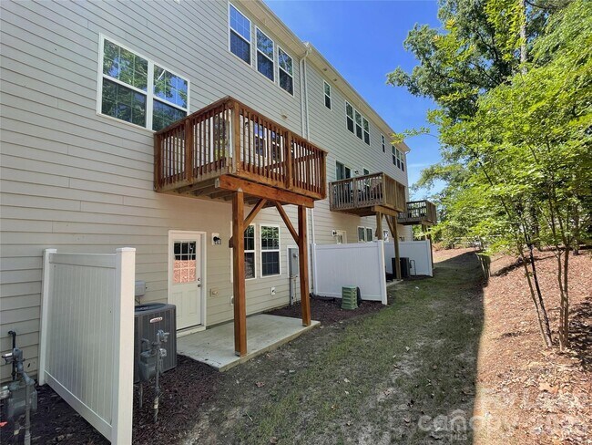 Building Photo - 14019 Martin Hill Wy