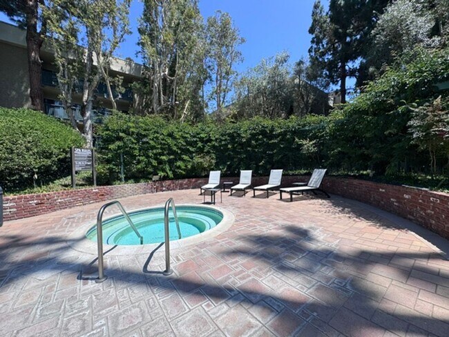Building Photo - 576 N Bellflower Blvd