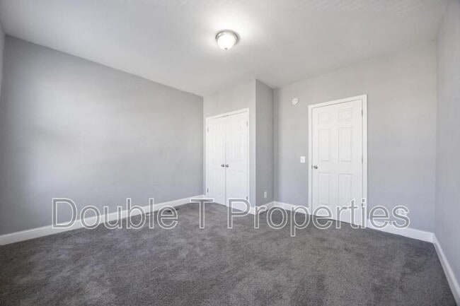 Building Photo - 10 N Ellwood Ave