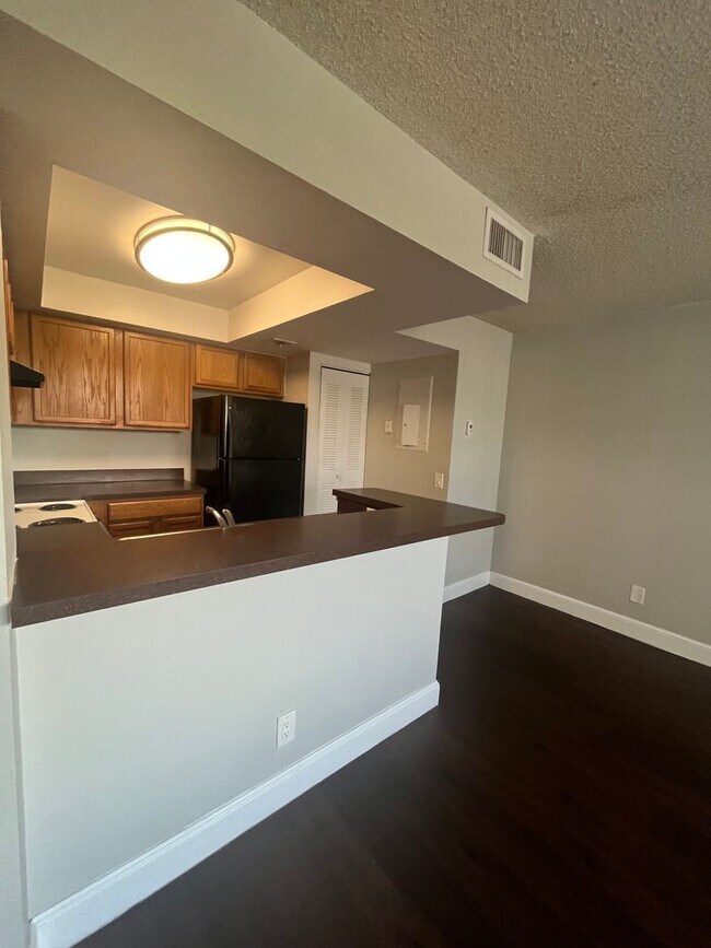 Building Photo - ONE BEDROOM ONE BATHROOM!! WATERFRONT COMMUNITY