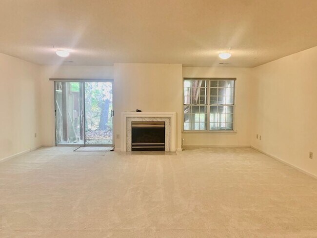 Building Photo - 2611 Little Vista Terrace