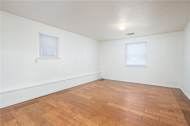 Building Photo - 4428 SE 40th St