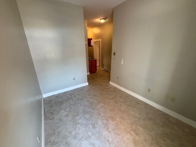 Building Photo - Charming Studio Apartment in the Heart of South Berwick – Great Location!