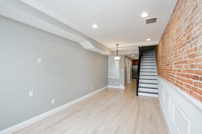 Building Photo - 520 S Bethel St
