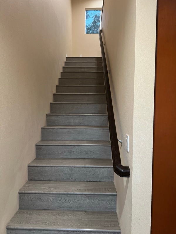 Building Photo - 10629 Lind Ave