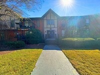 Building Photo - 6851 Roswell Rd