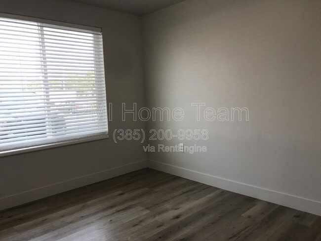 Building Photo - 2874 Kiesel Ave