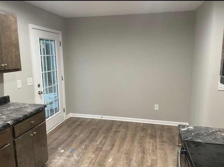 Building Photo - 300 8th Ave SW