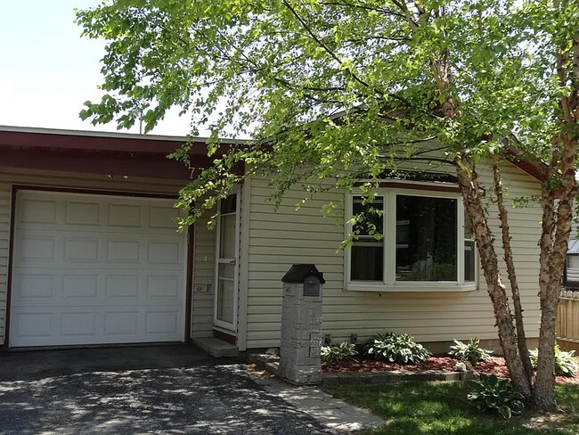 Building Photo - 733 Christianson Ave