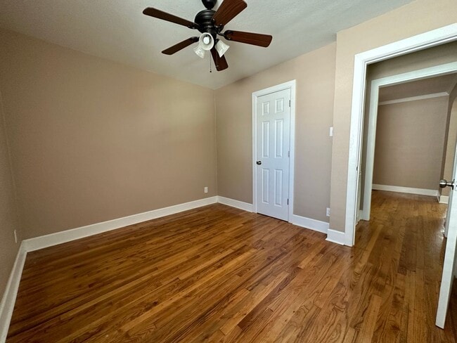 Building Photo - Charming 3 Bed 2 Bath Park Hill Home