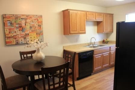 Building Photo - Private 2-Bedroom Duplex in Quiet Cul-de-Sac Backing to the Woods