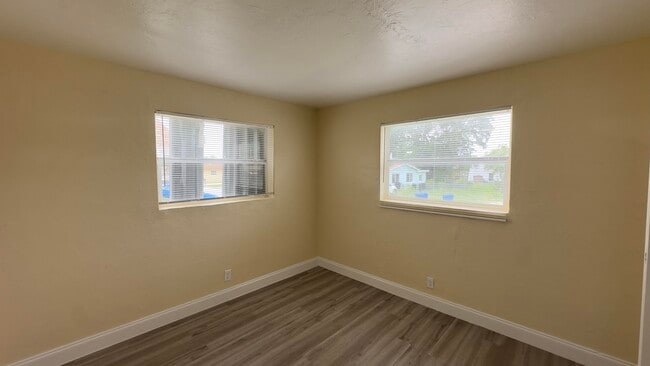 Building Photo - 1244 W 36th St