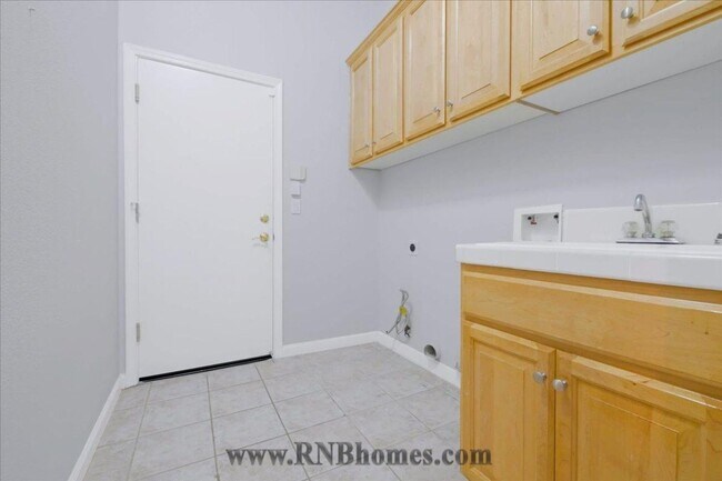 Building Photo - 941 Cameron Dr
