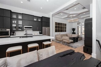 Building Photo - 727 Will Rice Ave