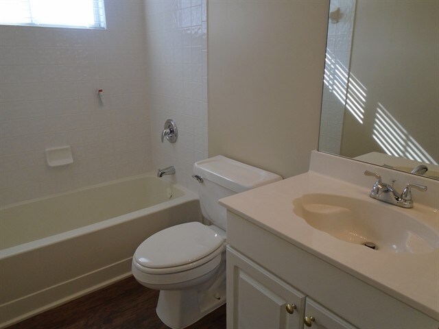 Building Photo - 513 Brookstone Way