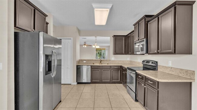 Building Photo - 6838 Glenbrook Dr