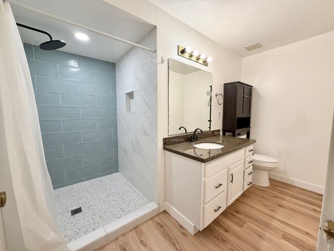 Building Photo - 8758 Oak Park Cir