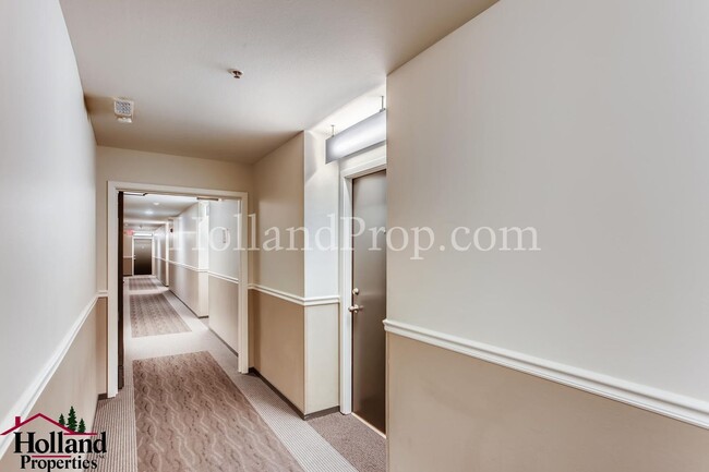 Building Photo - Modern 2-Bedroom Apartment in the Heart of Downtown NEW SUPER PRICE at $1,795!