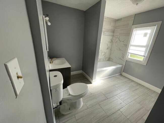 Building Photo - DAYTON, OH - FIVE OAKS - 3 BEDROOM/1 BATH - $1100  JUST REMODELED, LEAD FREE CERTIFIED