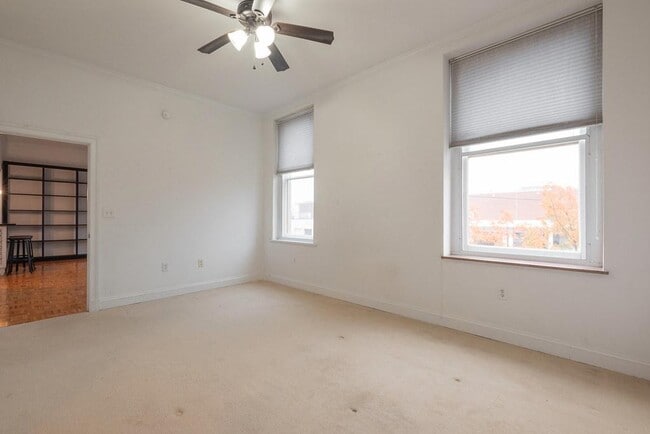 Building Photo - 212 E Clay St