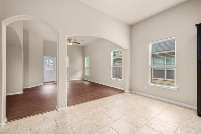 Building Photo - 25426 Saddlebrook Champion Way