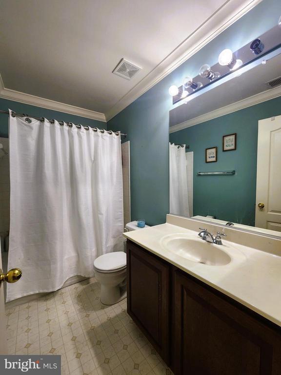Building Photo - 8008 Race Horse Ln